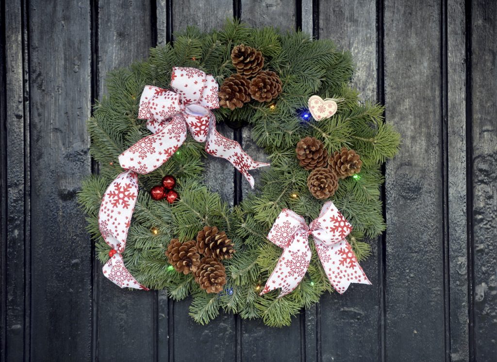 OVER FARM WREATHS AND XMAS TREES11