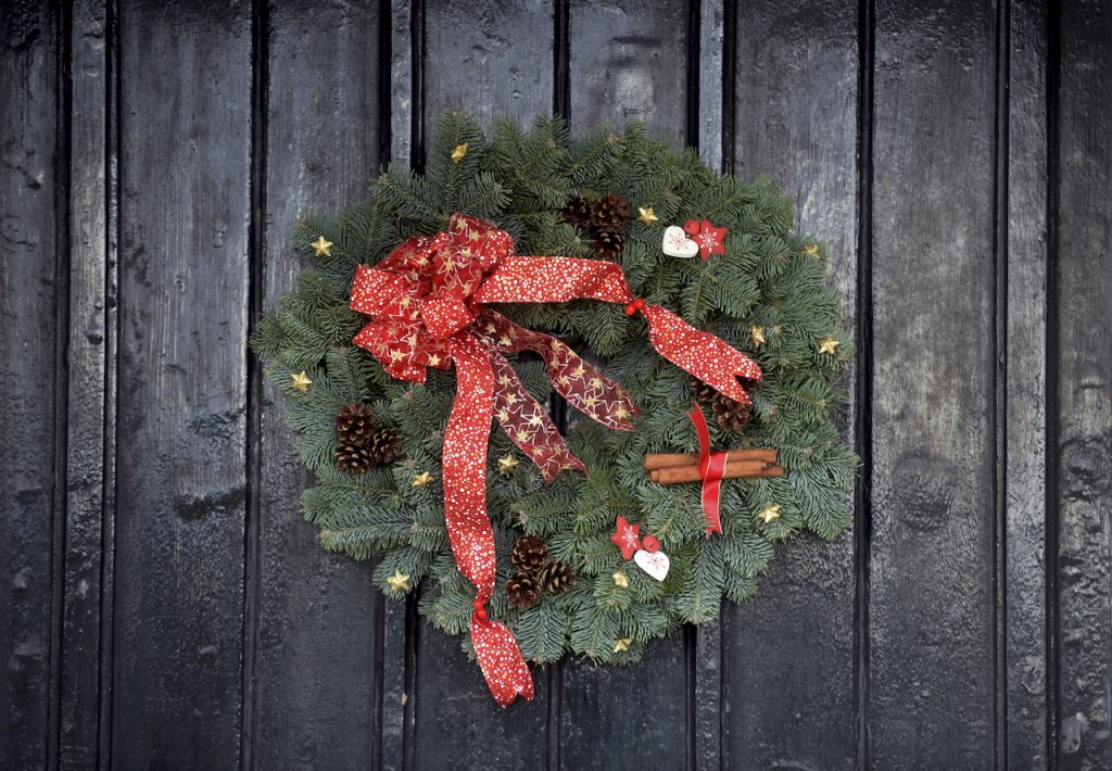 OVER FARM WREATHS AND XMAS TREES14