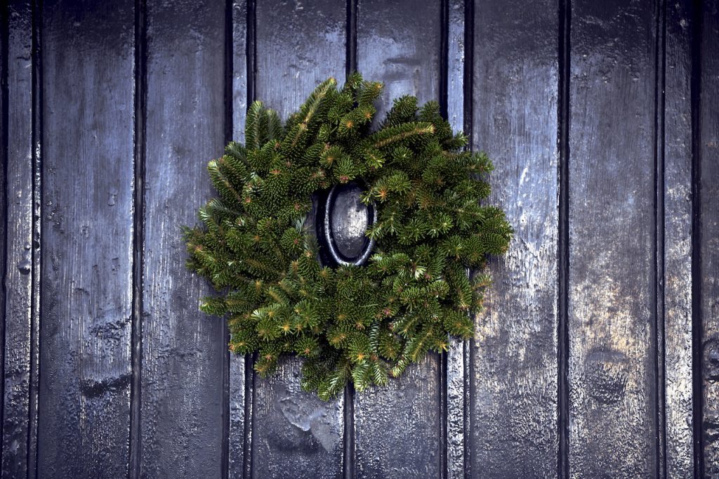 OVER FARM WREATHS AND XMAS TREES26